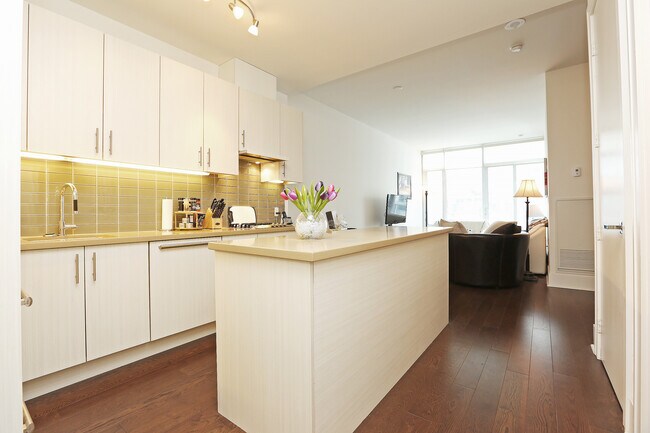 Photo - 29 Queens Quay E