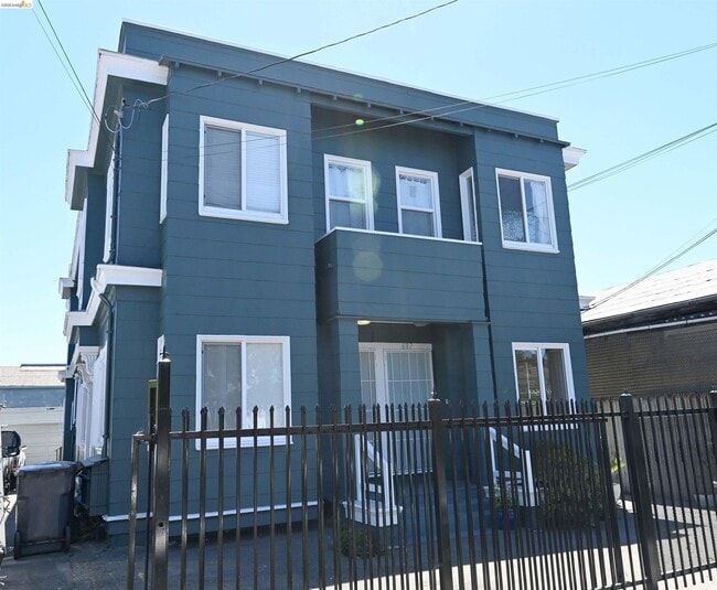 Building Photo - 685 37th St Unit 689