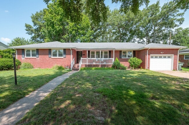 Building Photo - 2418 Heutte Dr
