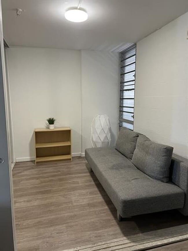 Photo - Available now | A Unfurnished 2 Bedroom, 1 Bath Apartment with 1 Assigned parking in Alexander To... Unidad 506