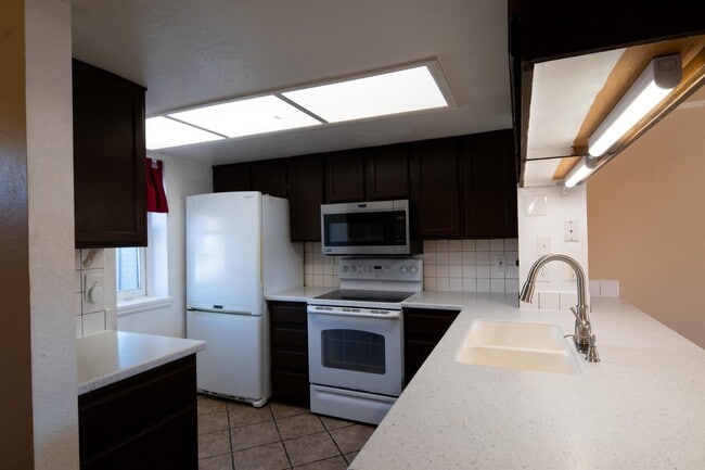 Photo - 18212 W 3rd Pl
