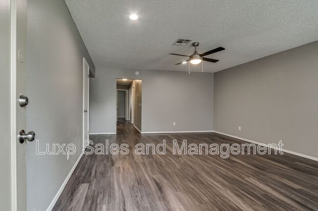 Photo - 3916 SE 46th St