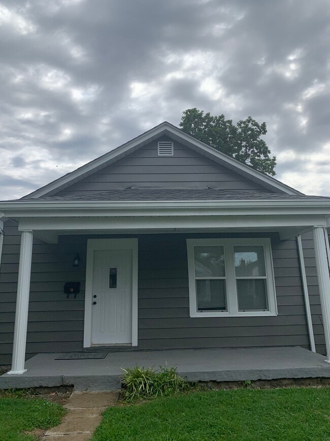 Photo - 2129 Crittenden Dr House