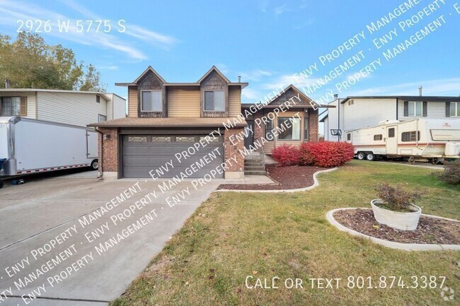 Building Photo - Spacious & Pet-Friendly 4-Bed Home with Mo...