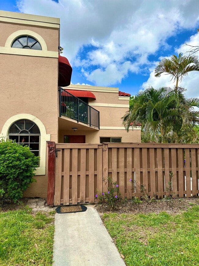 Building Photo - 8074 Severn Dr Unit C