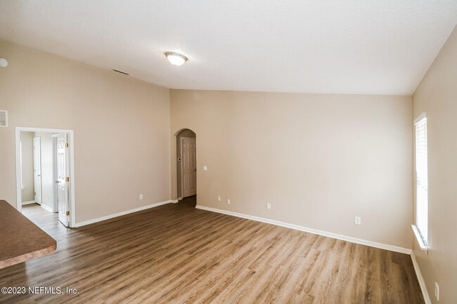 Photo - 511 E 55th St