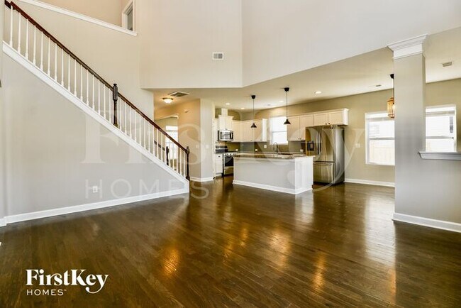 Photo - 574 Crossland Dr