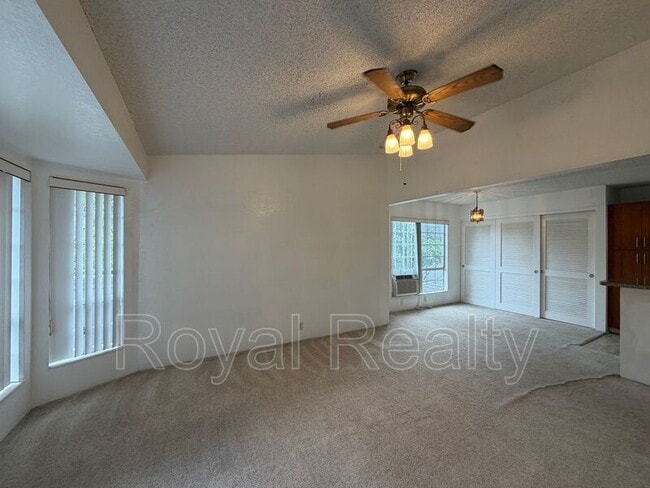 Photo - 528 Mananai Pl