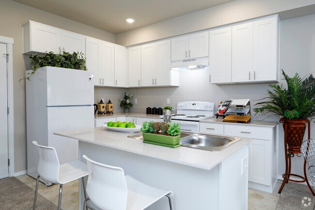 1BR, 1BA - 694SF