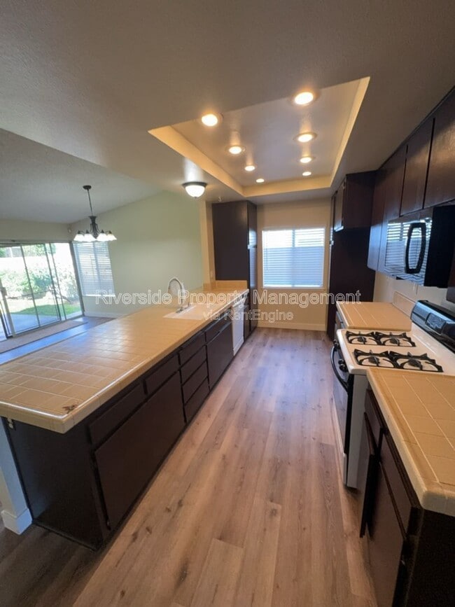 Photo - 1046 W Eucalyptus Ct
