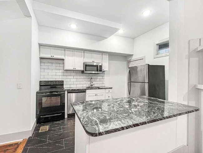 Photo - 310 W 42nd St