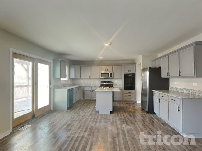 Photo - 2005 Alpine Way