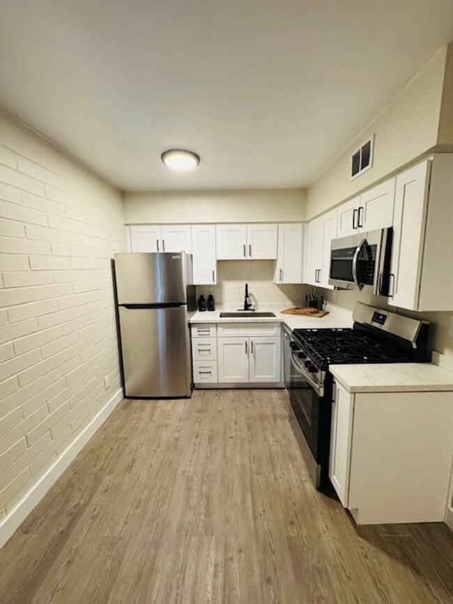 Sunnyslope Apartments - Sunnyslope Apartments Unit SU150-102