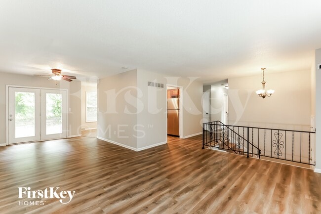 Photo - 5905 NW Whispering Oaks Ln