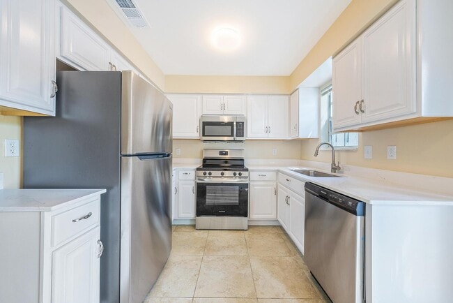 Photo - 113 Old English Ct