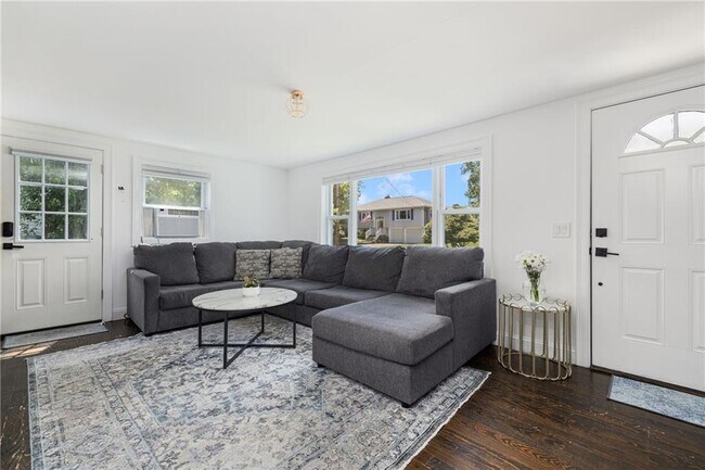 Photo - 340 Old Mill Ln