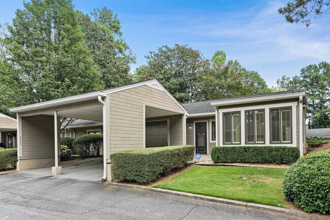 Photo - 2949 Torreya Way SE