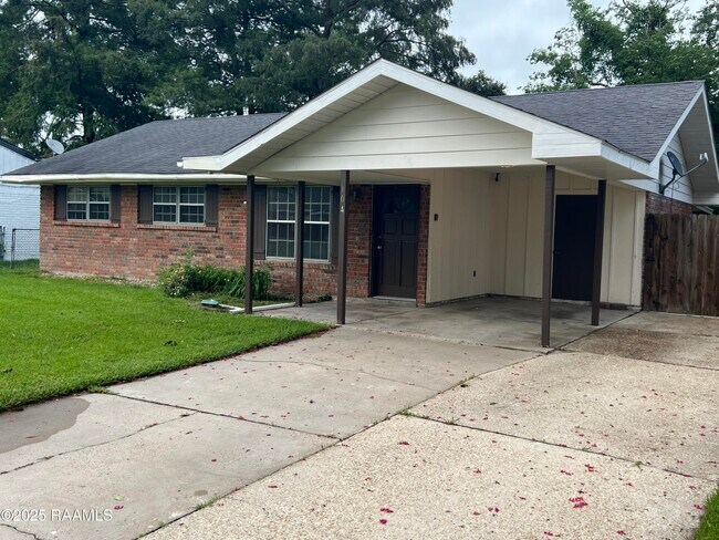 Photo - 104 Sorority Dr