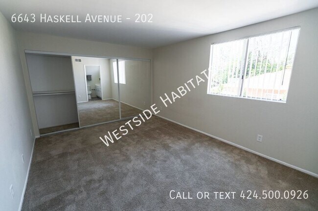 Photo - 6643 Haskell Ave Unidad 202