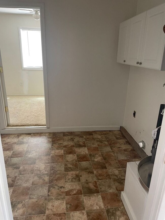 Photo - ROSEVILLE HOME FOR  RENT – Spacious 3 Bedroom Home on Large Corner Lot