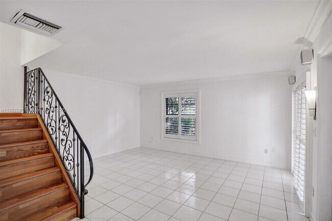 Photo - 4706 SW 67th Ave Unit M4