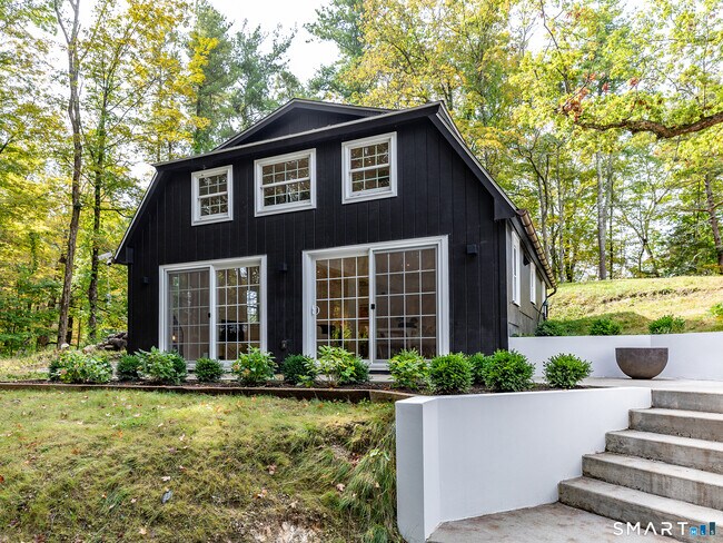 Photo - 110 Sharon Rd