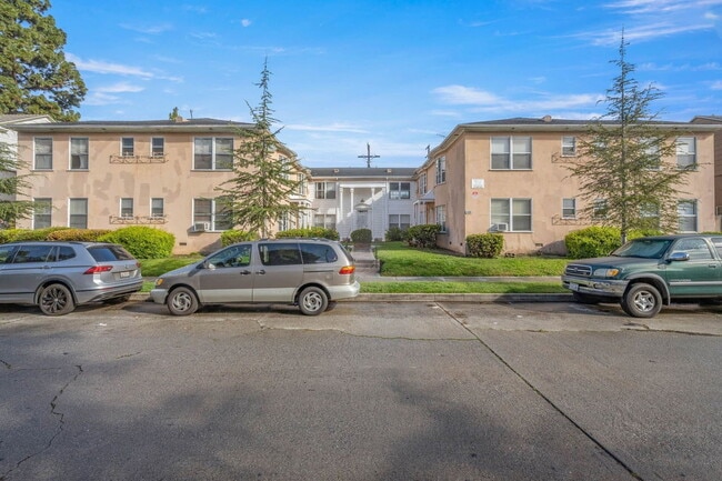 Building Photo - 3339 Stocker St W Unit 1a