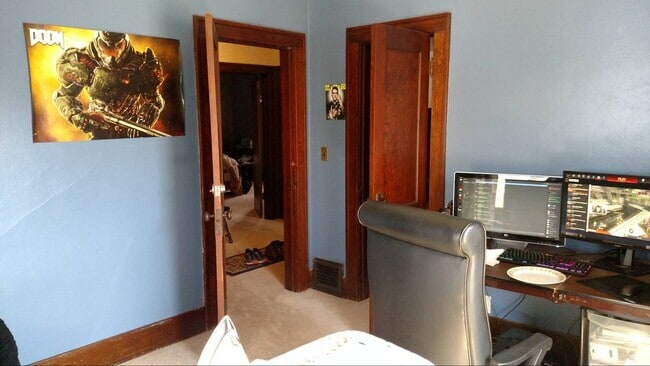 Building Photo - 702 9th St SE Unit 3 Rental