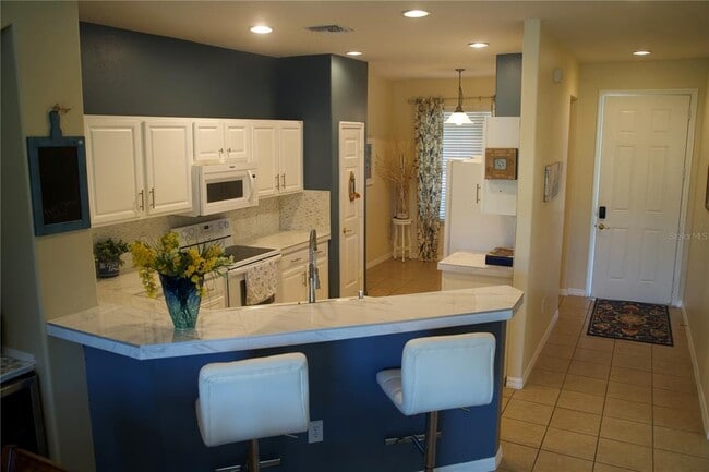 4925 Poolside Dr
