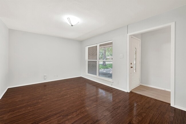 Photo - 819 Kingswood Ave