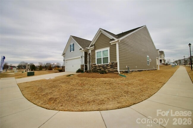 Photo - 1121 Secrest Cmns Dr