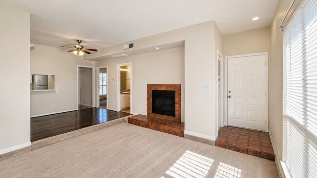 Photo - 3100 Walnut Bend Ln Unidad 319