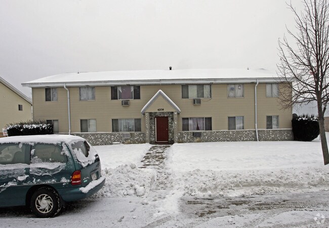 Photo - 4023-4209 50th St