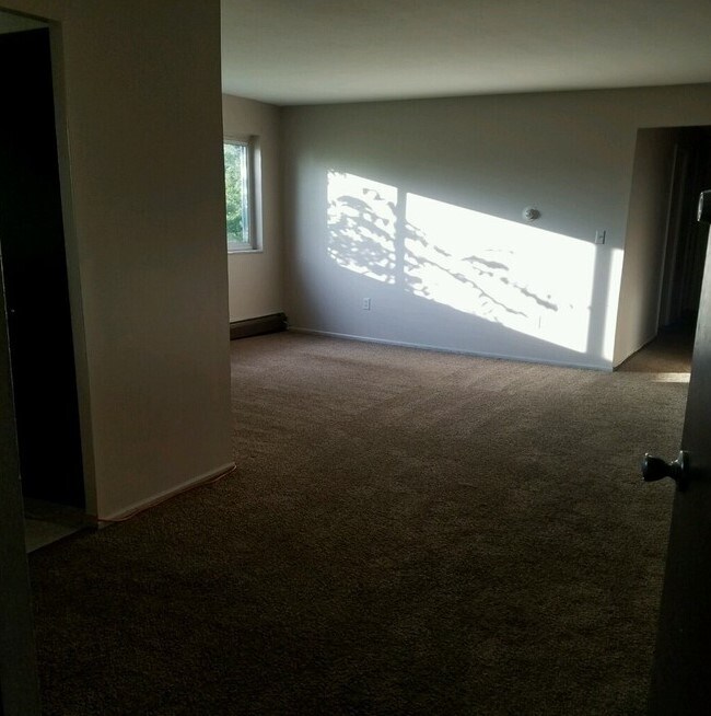 Photo - 1440 E 300th St