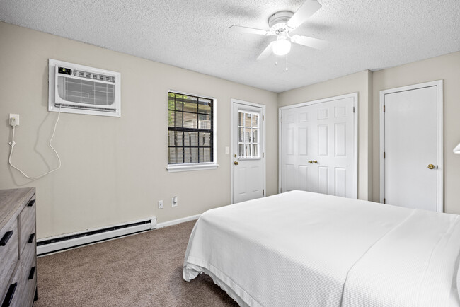 Bedroom - 1BD Standard - Summer Green Apartments