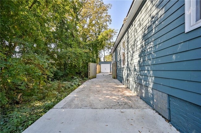 Photo - 817 Beryl St SW