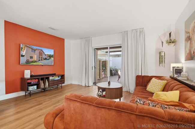 2359 W 74th St