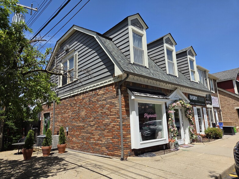 963 W Ann Arbor Trail