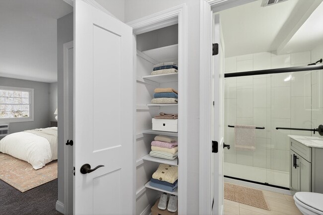 Explore the spacious storage options at Eagle Rock Apartments at Woodbury. With thoughtfully designed closets, organization is effortless, making your living space functional and stylish. Don’t wait—schedule a tour today!