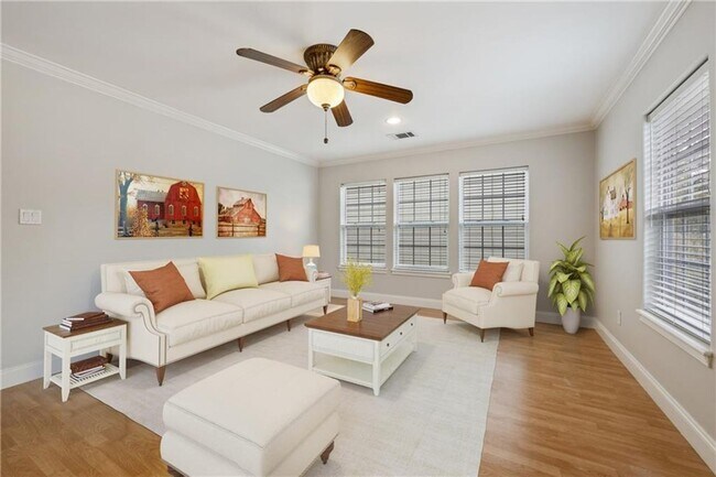 Photo - 714 E 45th St Unidad 714 E 45th St