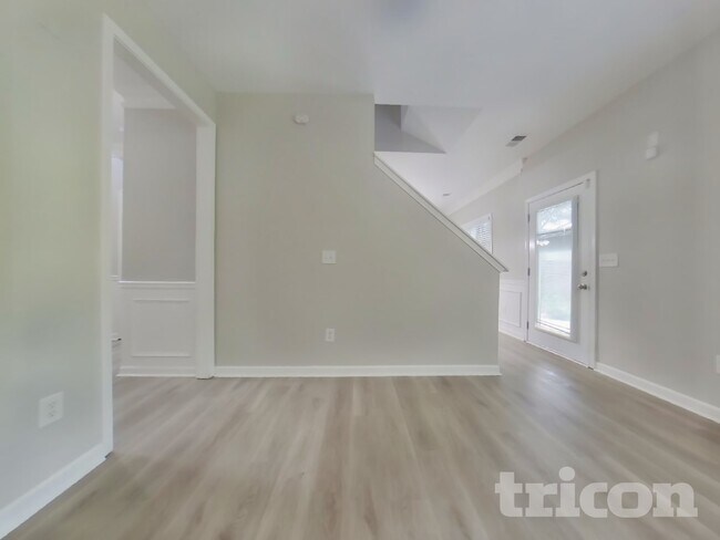 Photo - 107 Mercer Ln