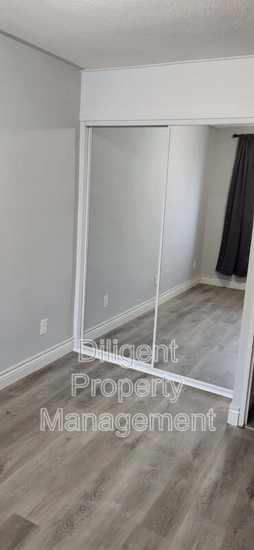 Photo - 200 Park Rd N