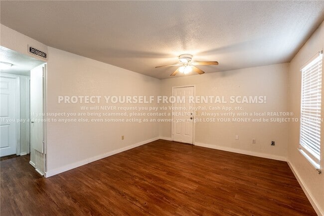 Photo - 2102 Blueberry Ln