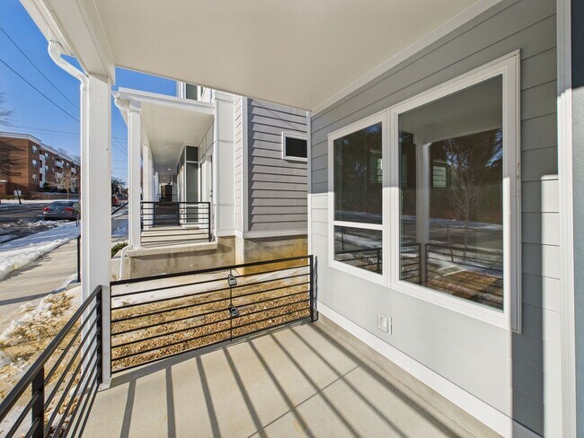 Photo - 907 Bainbridge St Unidad A