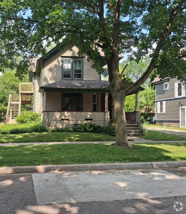 Building Photo - 516 Oak St Rental