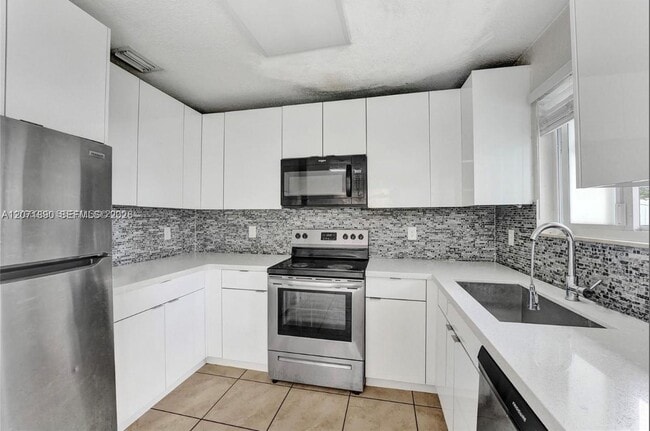 Building Photo - 1154 NW 103rd St Unit 1