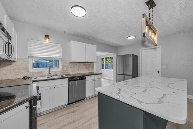 Photo - 839 13th Ave SW