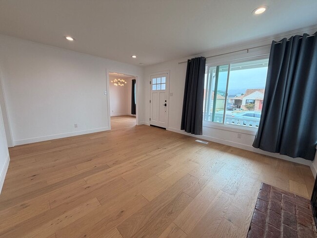 Photo - Spacious 4 Bedroom/2Bathroom Home in South San Francisco!