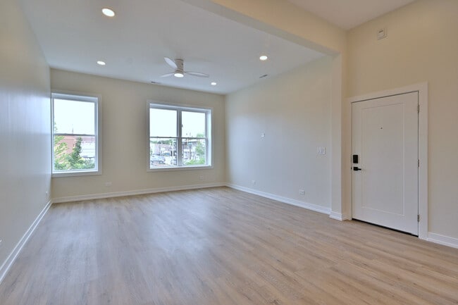 Photo - 7518 Madison St