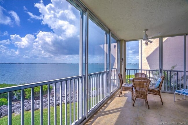 Photo - 5750 NE Island Cove Way Unidad 3203